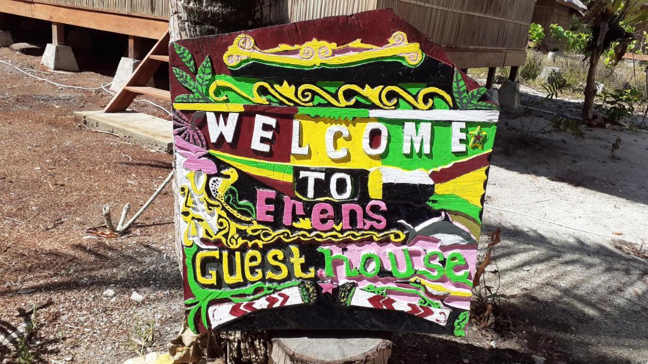 Erens Guest House Waisai エクステリア 写真