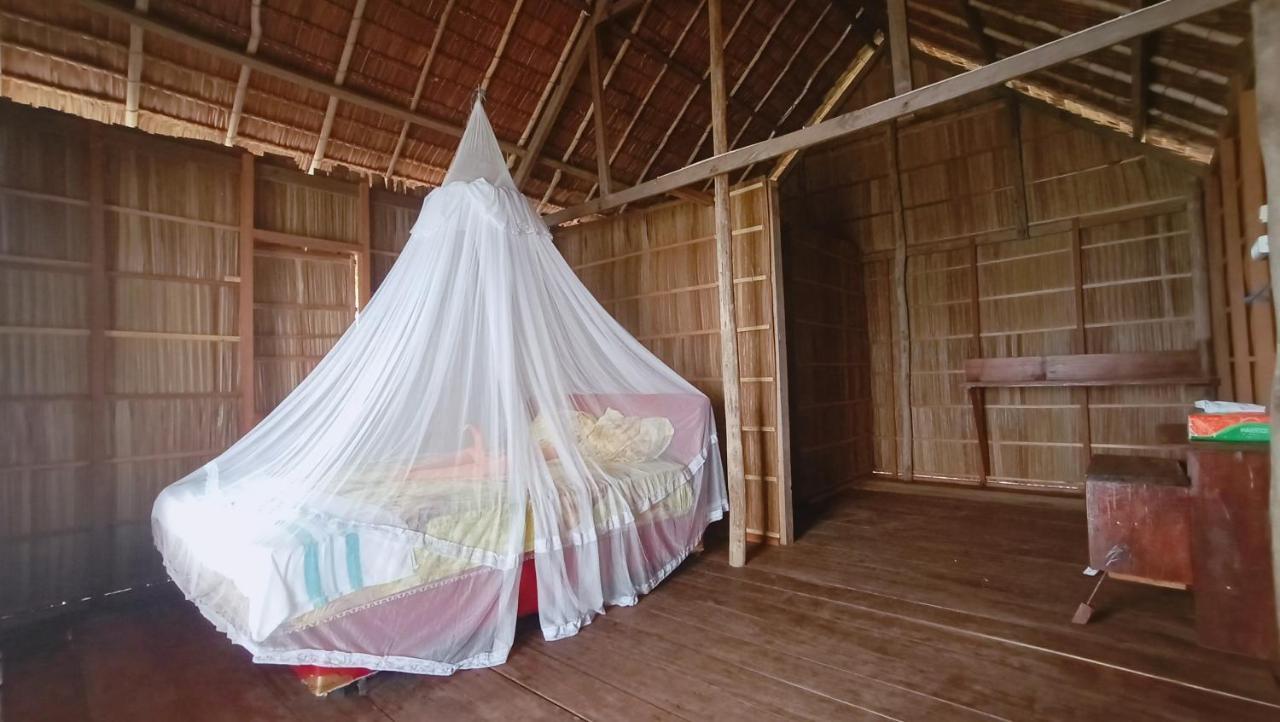 Erens Guest House Waisai エクステリア 写真